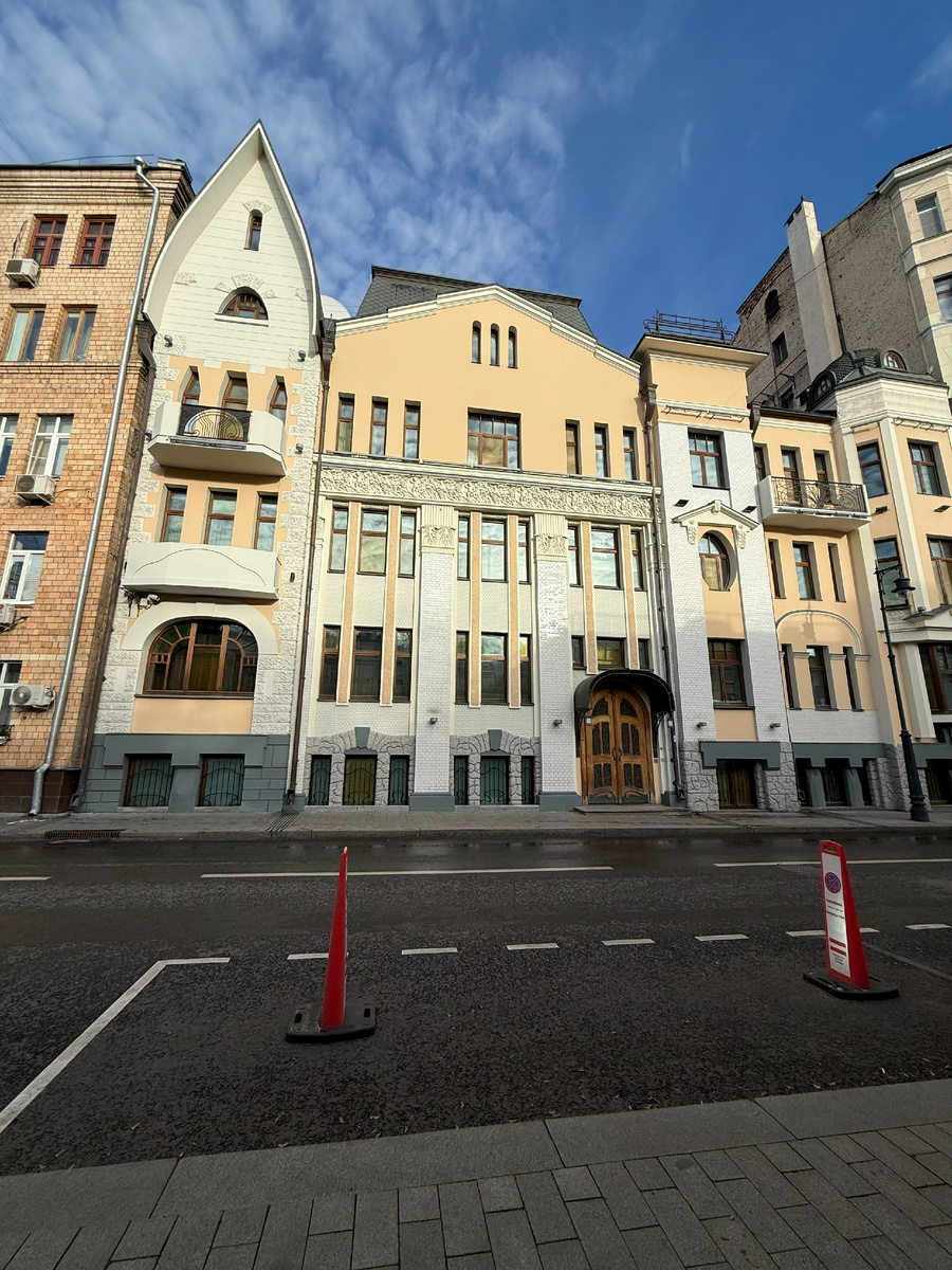 Фото автора канала. Доходный дом наследников Н. П. Циркунова.