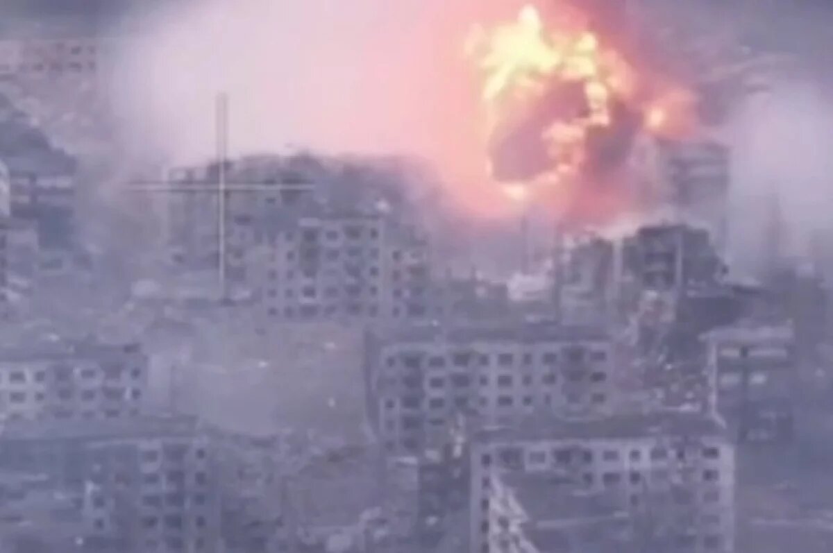    Трехтонная бомба разнесла здание с десятками боевиков ВСУ в Мирнограде