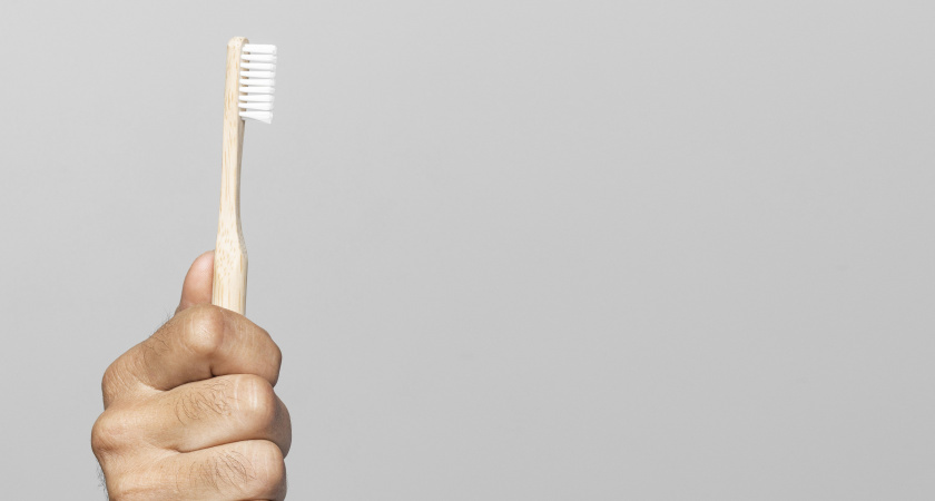    Мудрые хозяйки вовсю используют этот лайфхак: берут 2 старые зубные щетки и радуются результату — больше не выбрасывайте