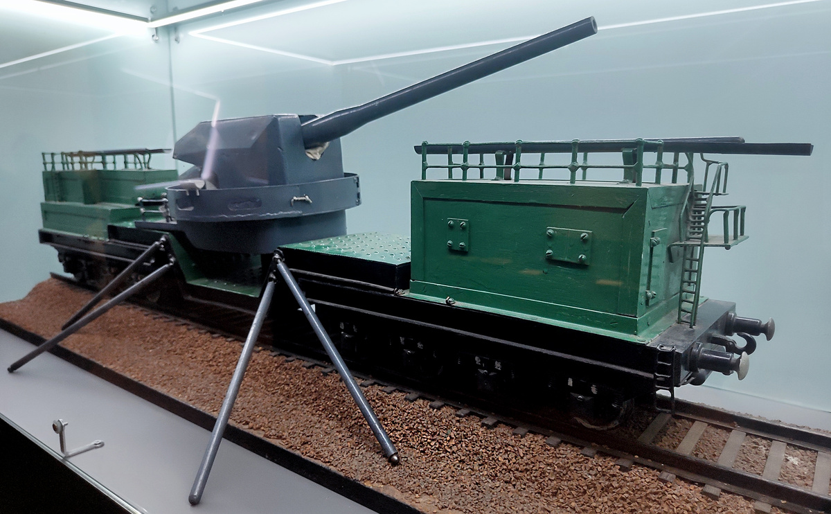 Модель артиллерийского транспортера ТМ-I-180