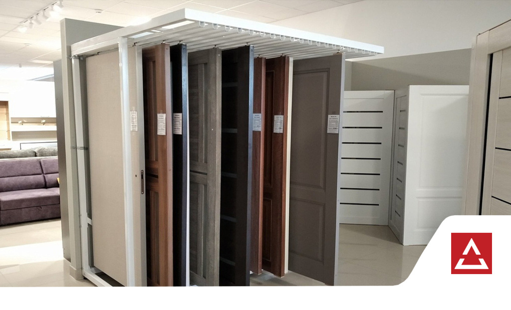 Выдвижной экспозитор для межкомнатных дверей AT-1061: компактные размеры, большой выбор для покупателя