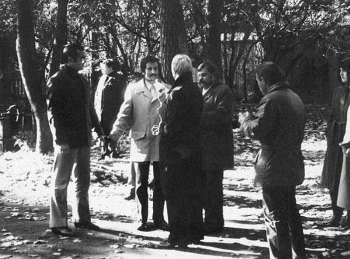 Ханни и следователи на месте убийства Эймара Вибо