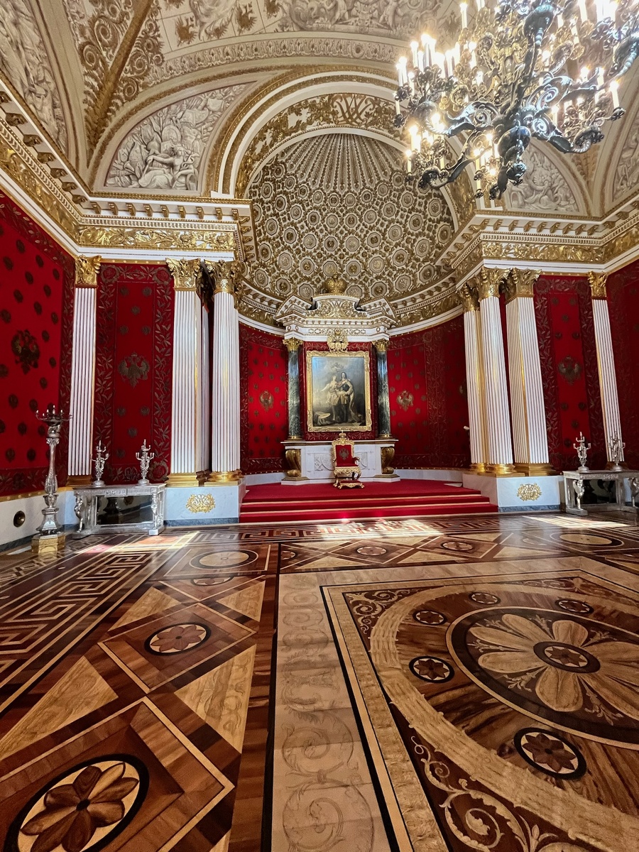 Петровский зал Зимнего дворца. Фото автора.