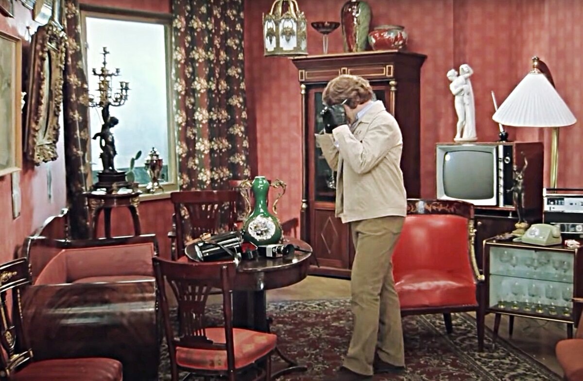 Ад визуального шума. Кадр из фильма «Иван Васильевич меняет профессию» (1973). Скриншот.