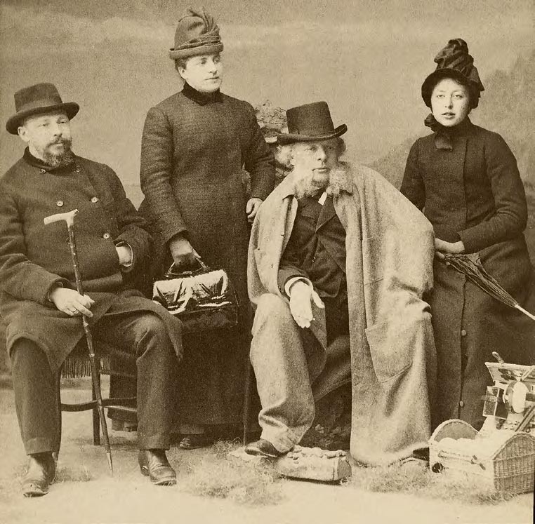 Фотография В.И. Якунчикова с дочерьми и зятем, 1887. Отсюда: https://www.tg-m.ru