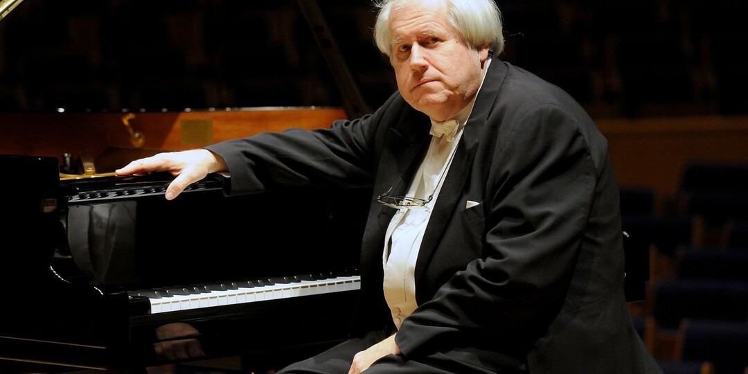 Григорий Соколов о рояле: "Только в пять лет он начинает по-настоящему дышать, если его не замучили..."