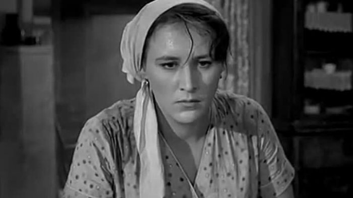 Нонна Мордюкова в фильме "Простая история", режиссер Юрий Егоров, сценарист Будимир Метальников, композитор Марк Фрадкин (скриншот)