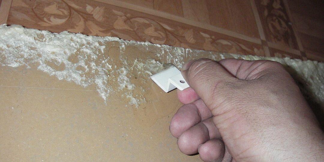 Главная ошибка при удалении монтажной пены: способ, который работает на любой поверхности