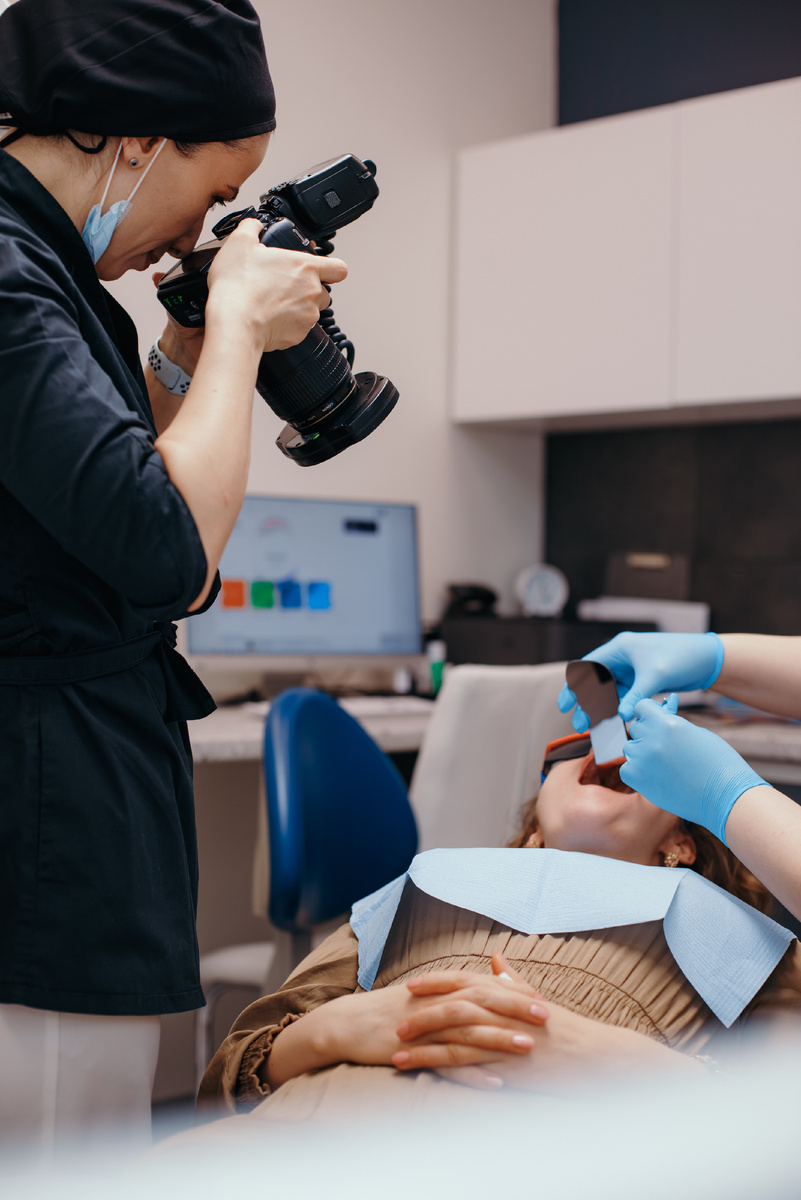 Фотография взята с сайта стоматологии Дмитрович Фэмили https://www.dmitrovich.ru/