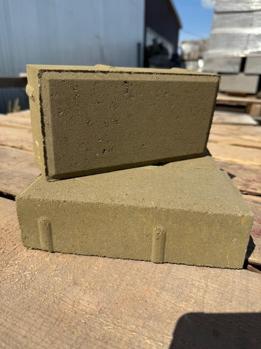 Желтая брусчатка.