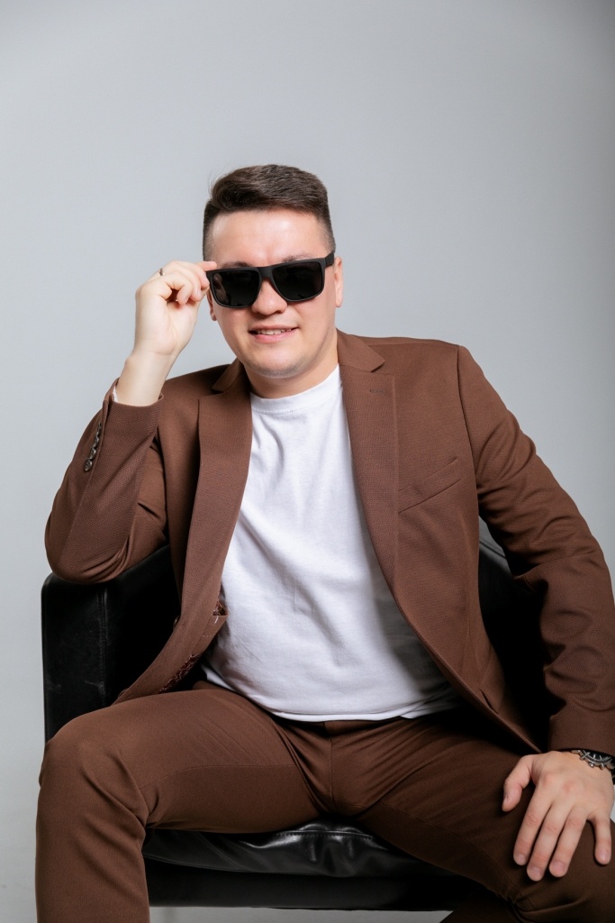 Андрей Рублев — тамада на корпоратив в Новочебоксарске. Драйв, энергия и профессиональный подход