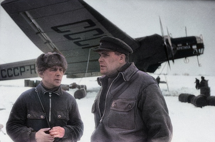 На приполярном аэродроме перед вылетом на Северный полюс
