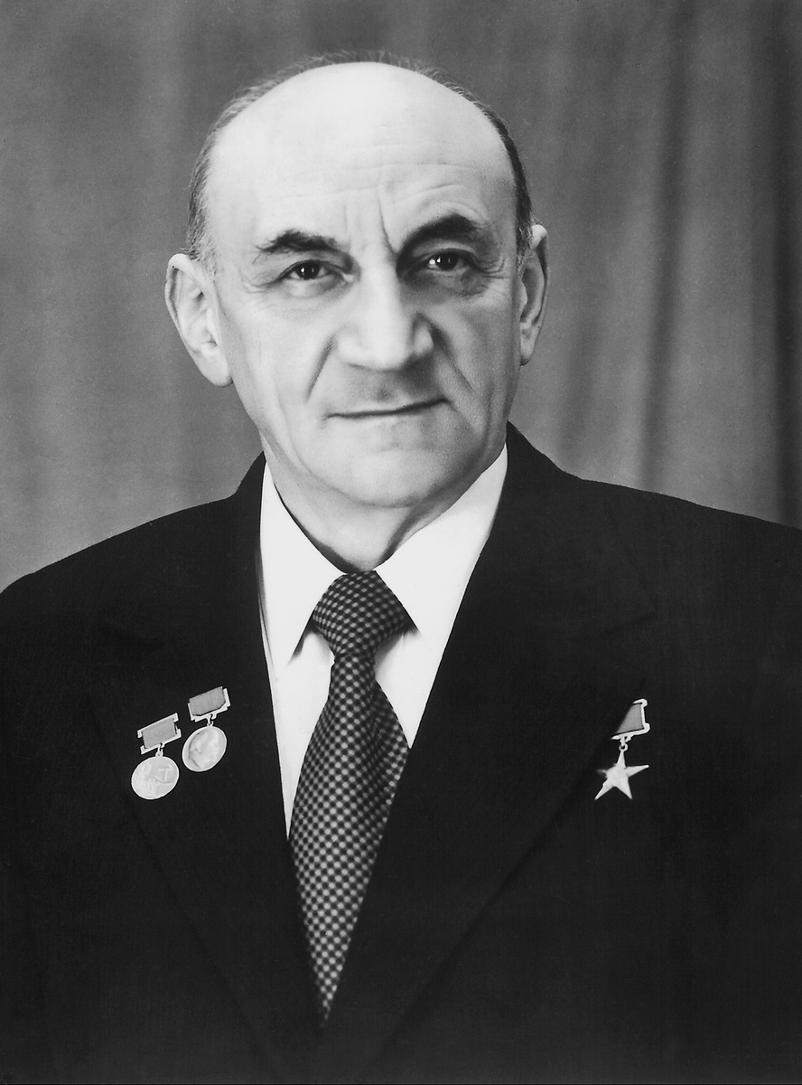 Борис Евсеевич Черток.