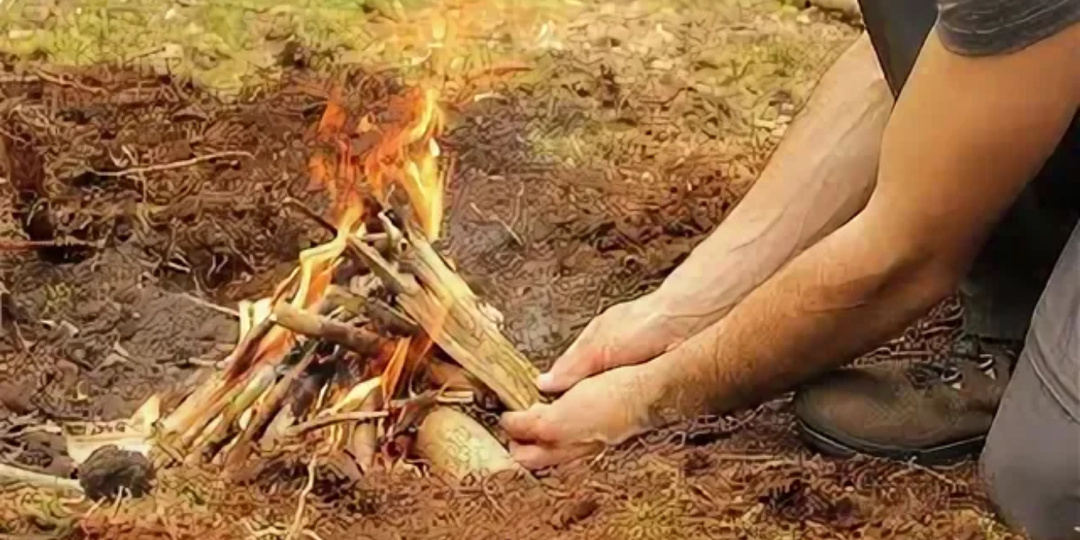Как развести костер без спичек и огня.