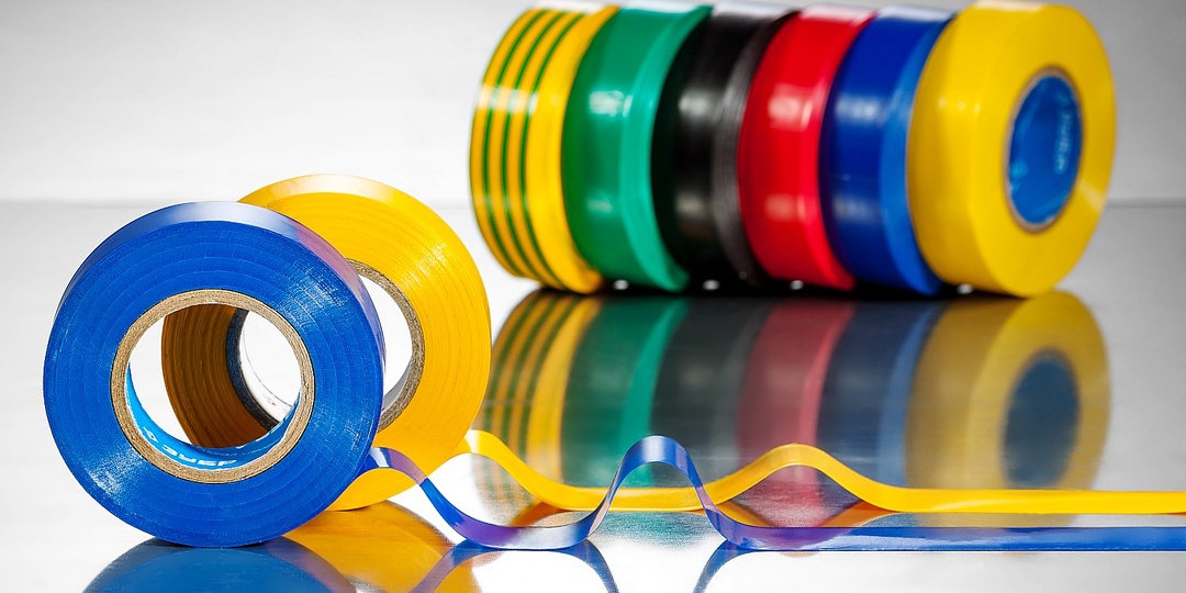 Не просто цвет: что на самом деле скрывает изолента и зачем она бывает синей, красной и черной