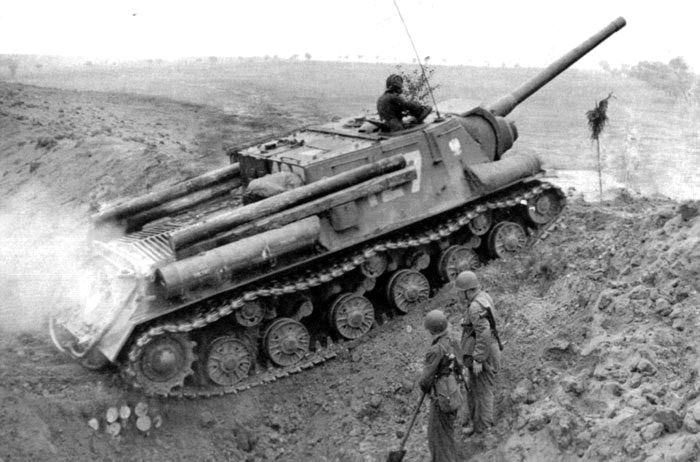 Тишина в блиндаже стала невыносимо плотной. Утром пришло чудовище на гусеницах, отбрасывая башни тигров на 10 метров