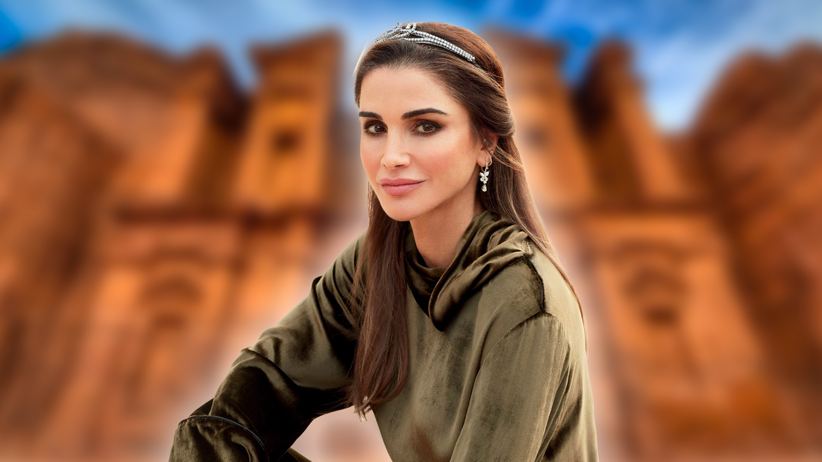 Рания обладает сдержанным стилем, что особенно заметно на фоне других королев Востока. Её любовь к элегантному минимализму разделяют также дочери и невестка.
