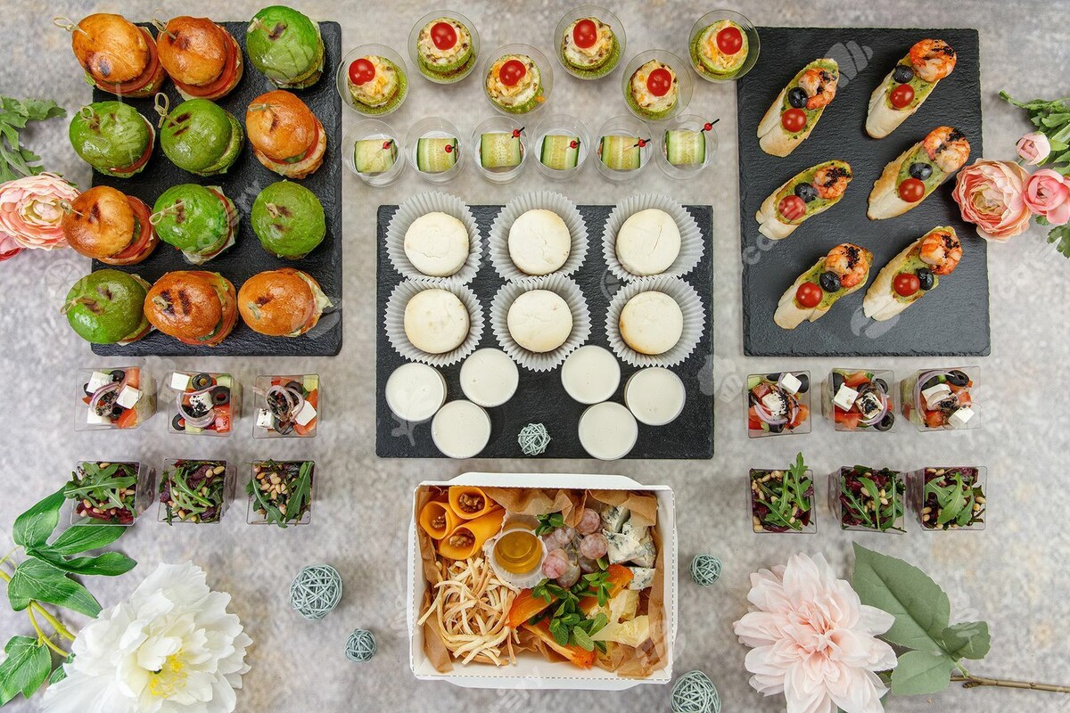 Фуршетный сет «Ну какова красота» от «Накрыть поляну» за 11800 ₽