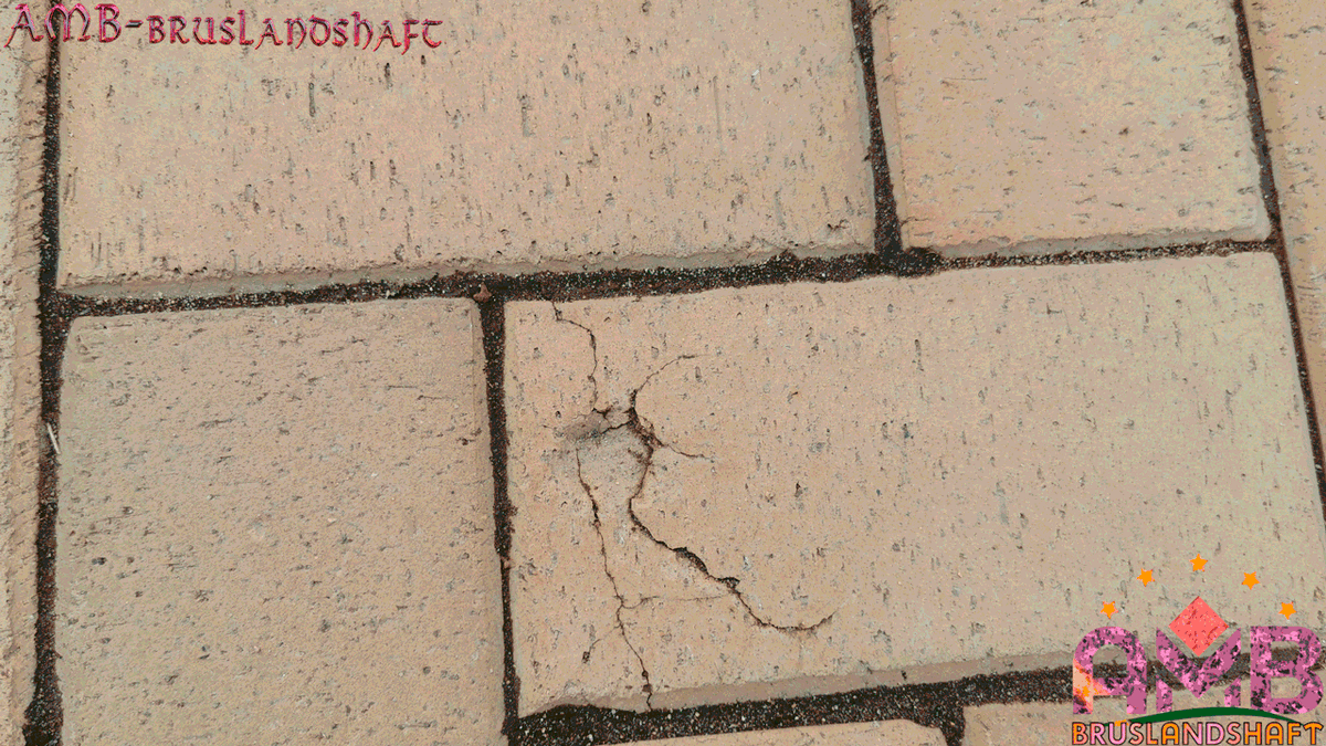 деформация мощения, конструкций от расширений и пучения тротуарной плитки в зимнее время