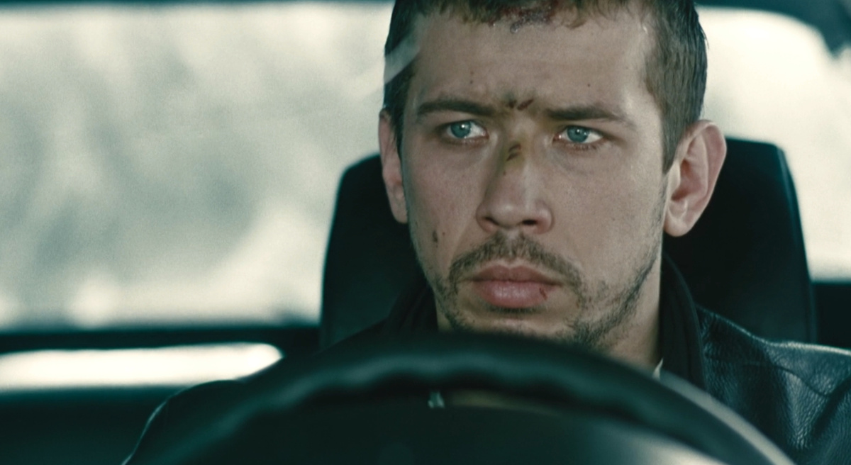 Кадр из кинофильма "Бумер", 2003 г., режиссер Петр Буслов, сценаристы Денис Родимин, Петр Буслов, композитор Сергей Шнуров (скриншот)