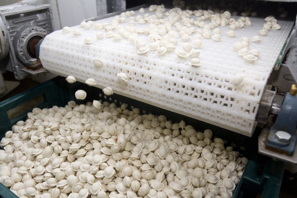    Недобросовестные изготовители заменяют мясо более дешевыми компонентами. Юлия ПЫХАЛОВА