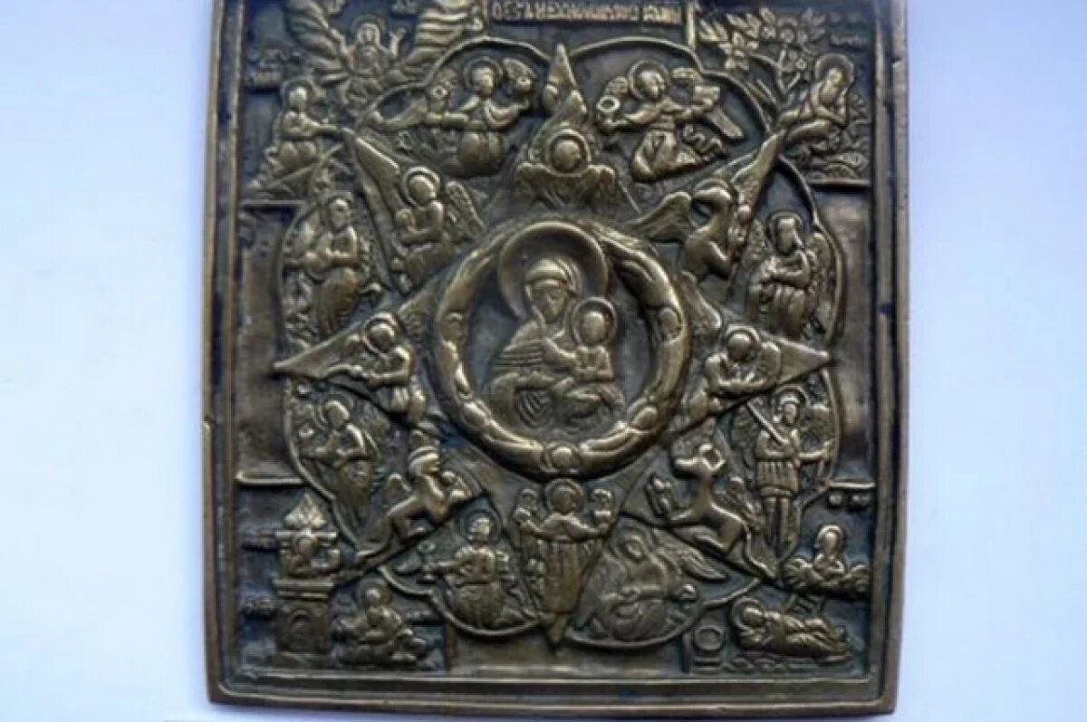    Новосибирская таможня отобрала у пассажира старинную икону