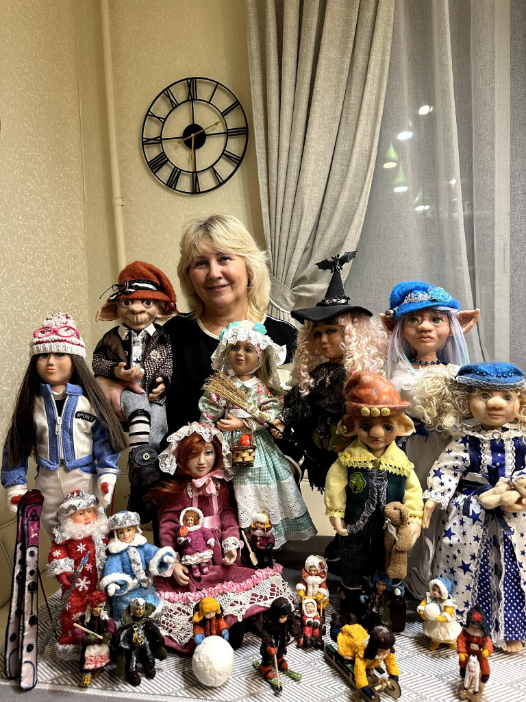 Дом Людмилы Алексеевны – настоящий сказочный уголок. Здесь повсюду куклы, созданные руками мастера.
Фото: предоставлено Людмилой Ивановой