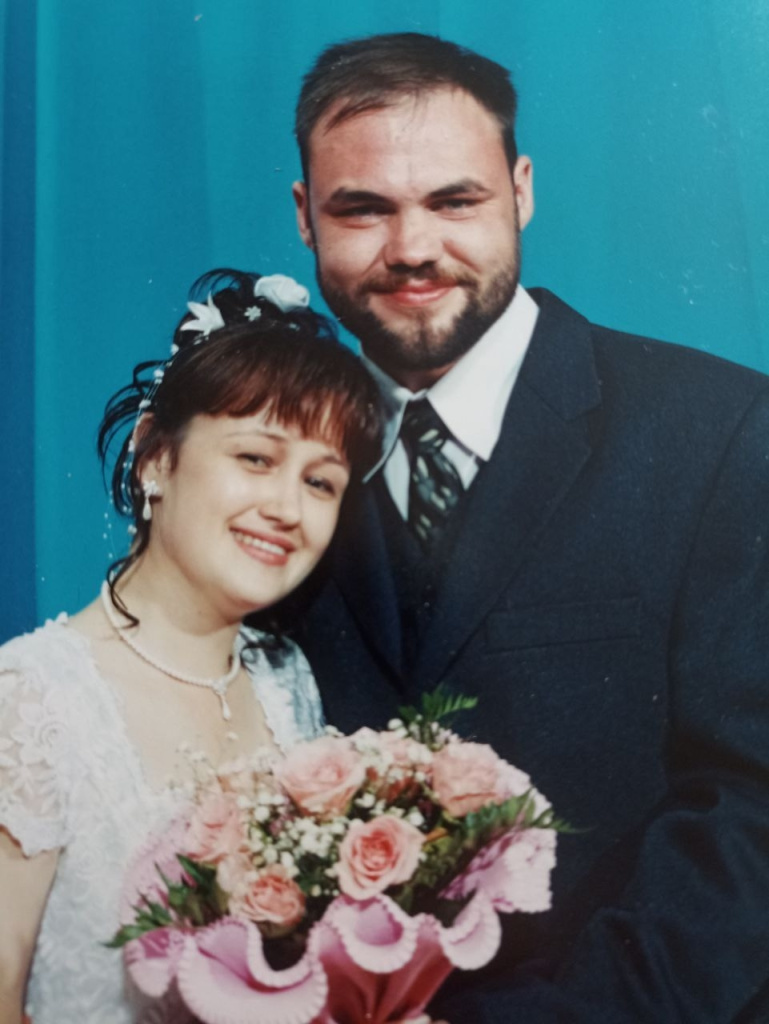 Андрей и Наталья в день свадьбы. 22 года отмерила им судьба для совместного счастья. Но это были годы настоящего созидания, взаимных искренних чувств, реализации планов и идей. фото: из семейного архива Ионовых