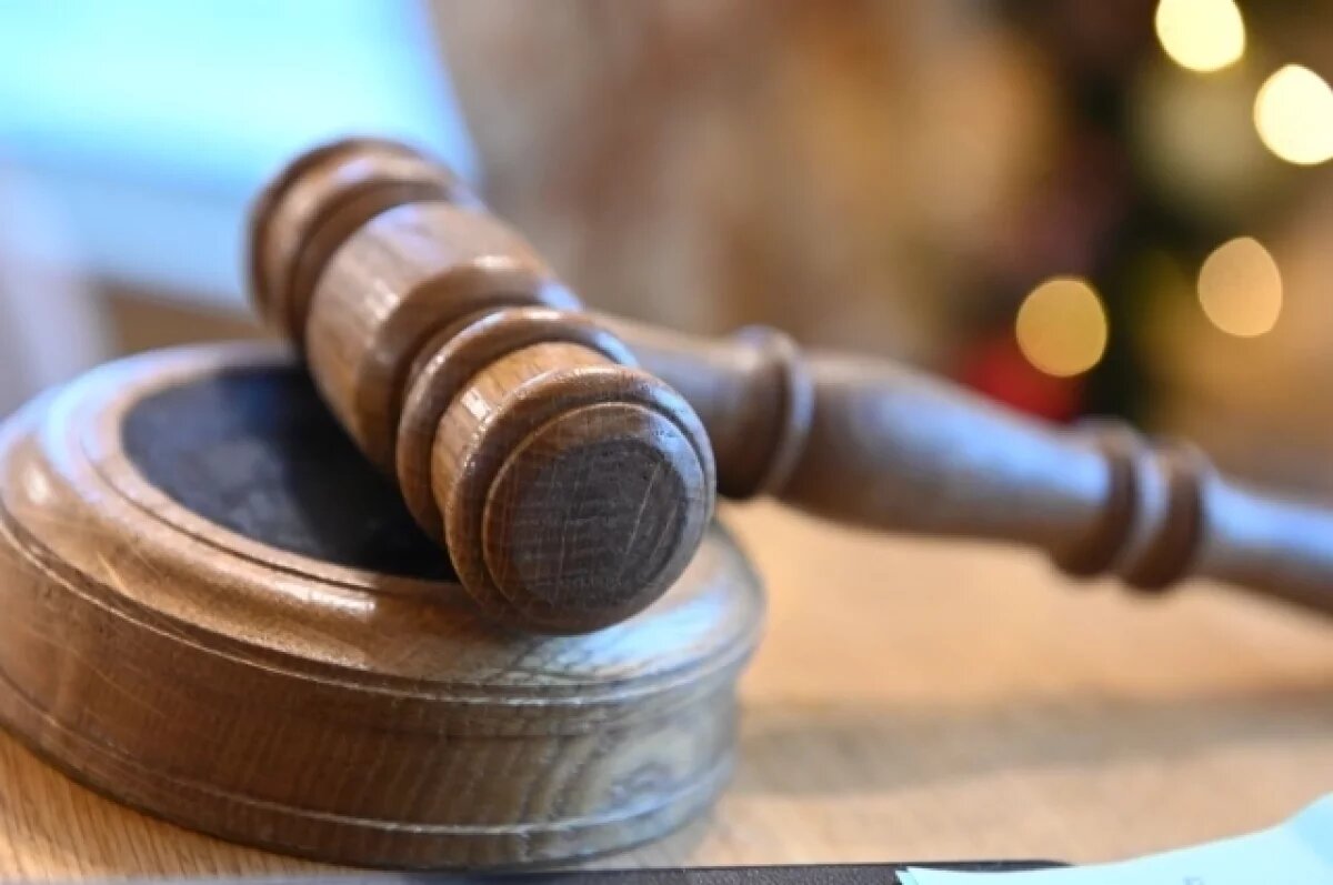    На аукционе представят унитаз Каттелана из 18-каратного золота весом 100 кг