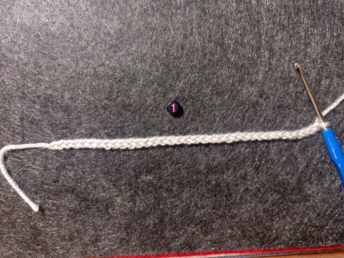 Цепочка из 34 -х воздушных петель.