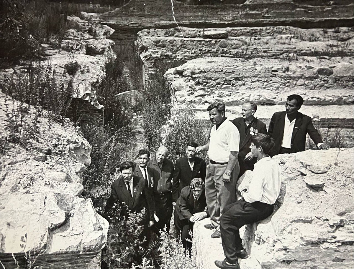 Касым Жарменов с участниками обороны Брестской крепости. Фото предоставлено Алексеем Никулиным