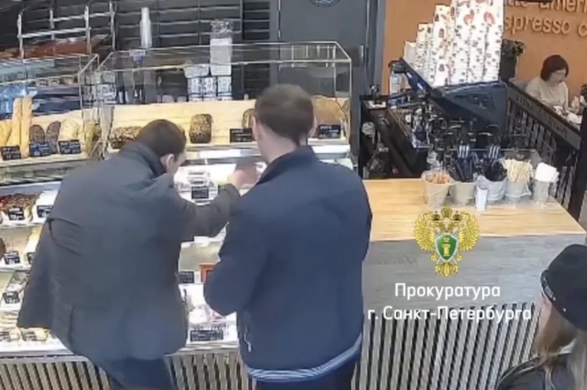    Петербуржцы награбили булочек на более 3 тысяч и съели их дома