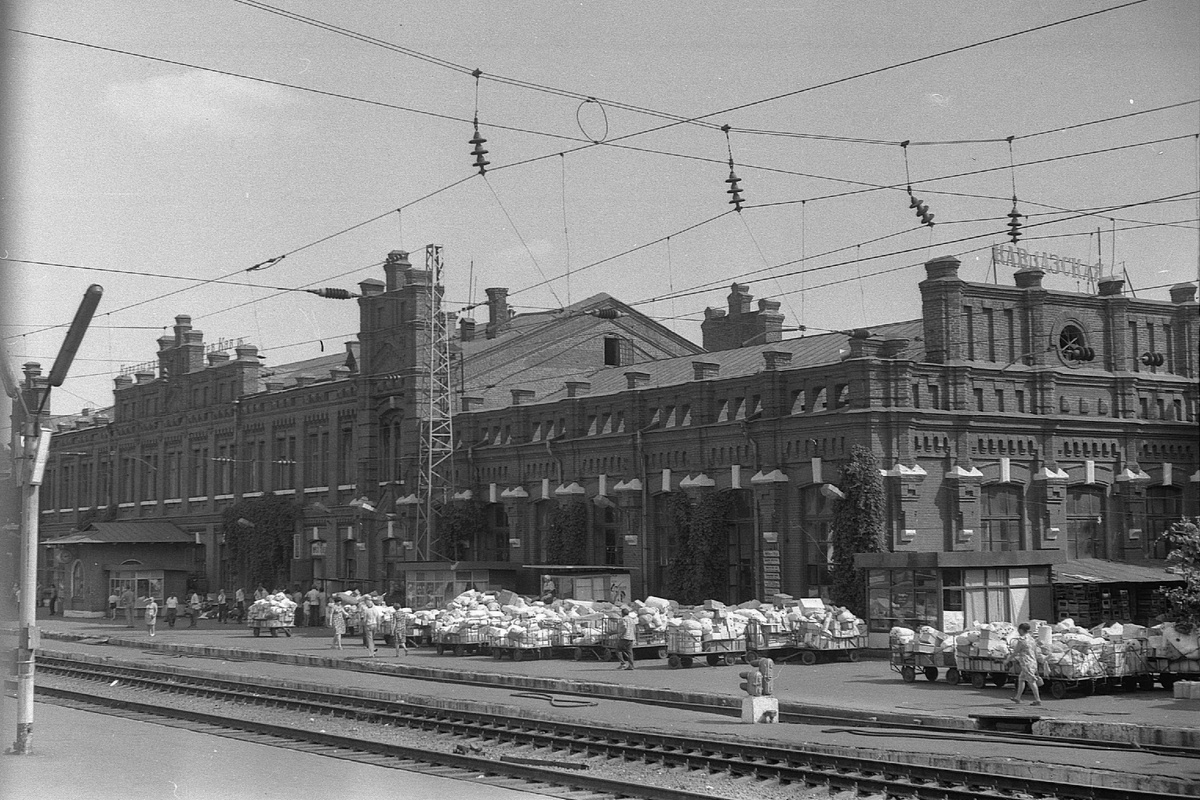 Железнодорожный вокзал станции "Кавказская". Фото с сайта pastvu.com