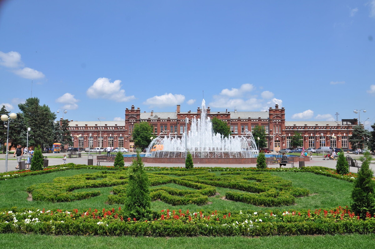 Железнодорожный вокзал станции "Кавказская". Фото с сайта yuga.ru