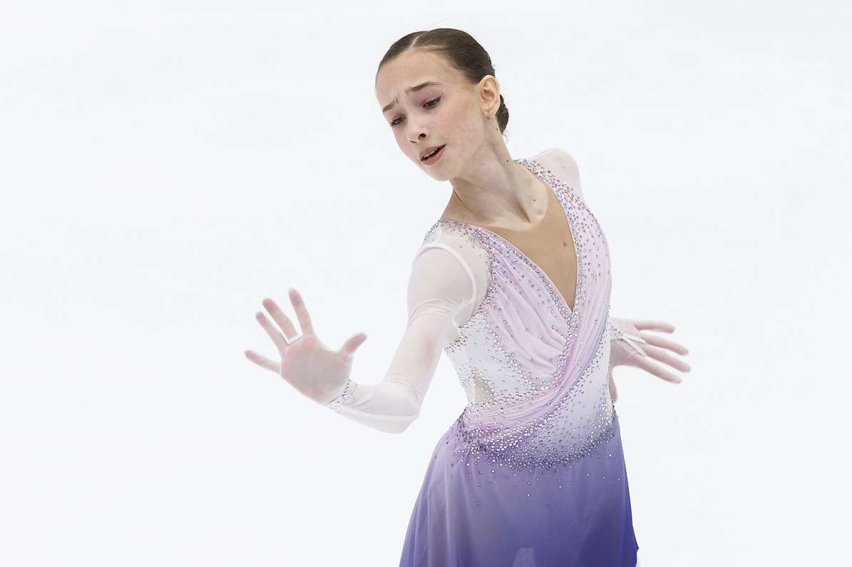 Сложно представить, но путь к сверкающему льду «Татнефть-Арены» начался далеко от столичных огней — в Заинске, городе, где на каждом шагу встречаются лыжни, а не фигурные танцы.