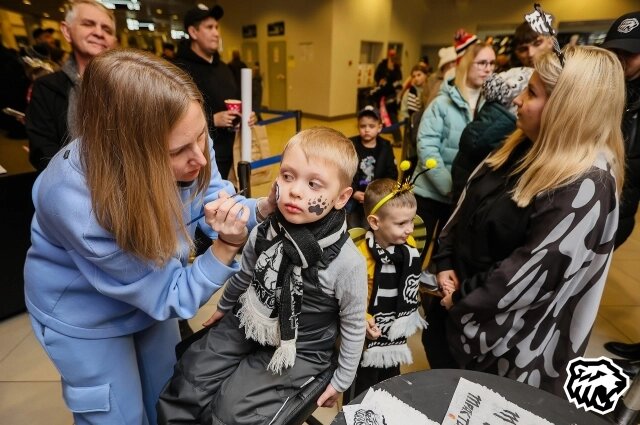    Фото: Пресс-служба ХК «Трактор»/ Болеть за «Трактор» начинают с раннего детства.