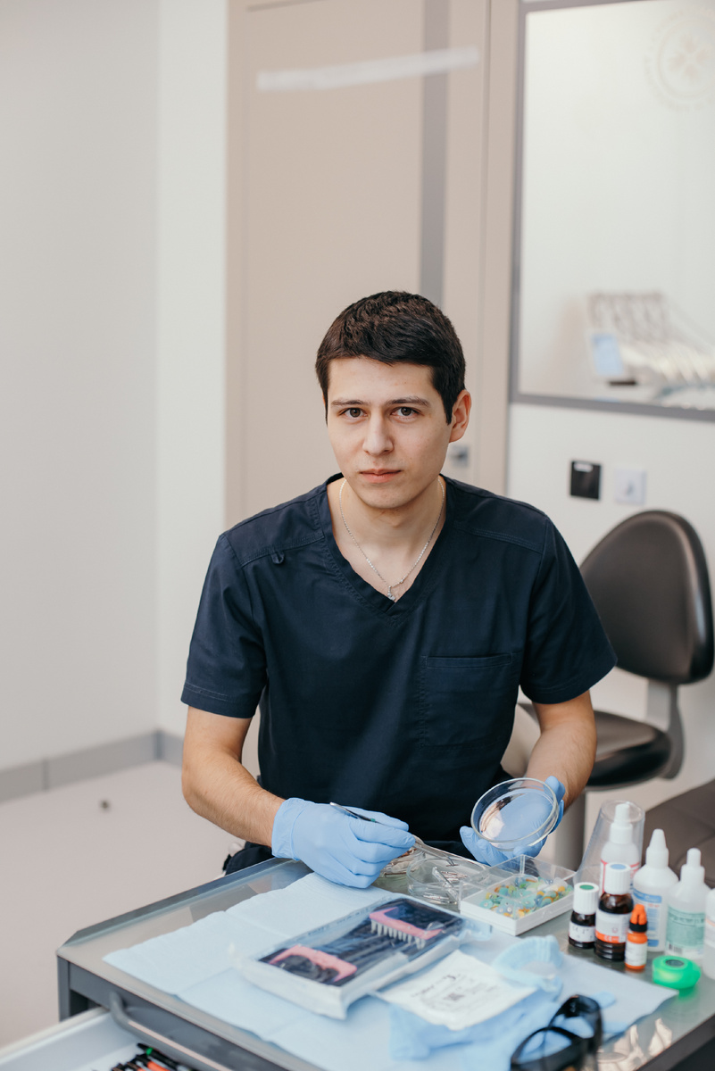 Фотография взята с сайта стоматологии Дмитрович Фэмили https://www.dmitrovich.ru/