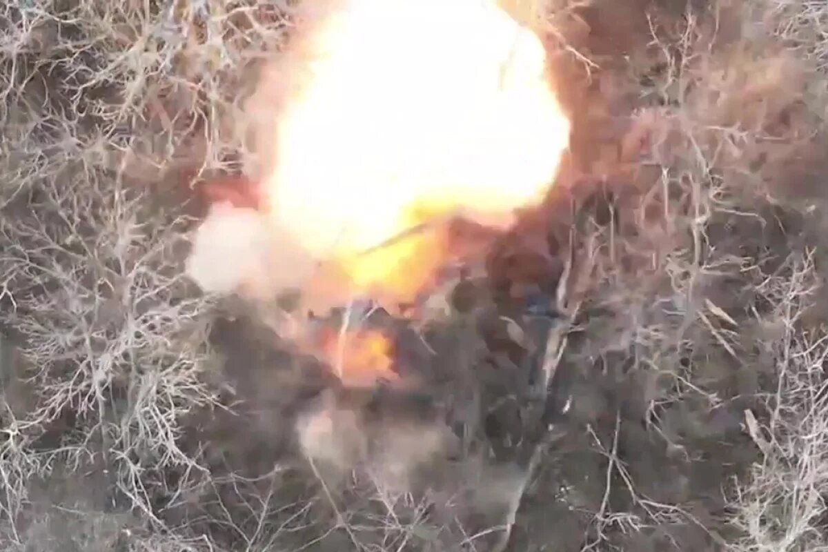    Российские военные нанесли успешный удар по скоплению танков Abrams.