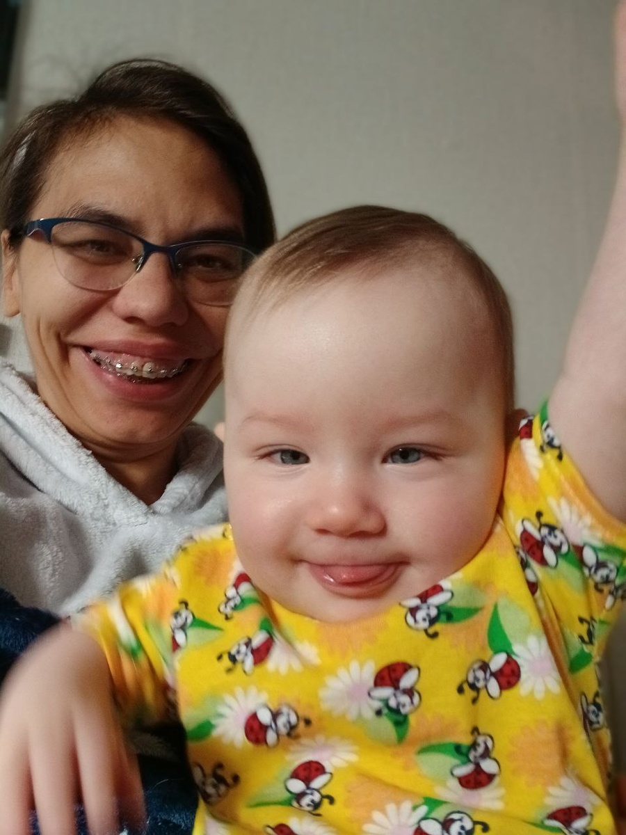 Взяв малышку на руки, Анастасия почувствовала, что это и есть именно ее дочь, которую она искала.