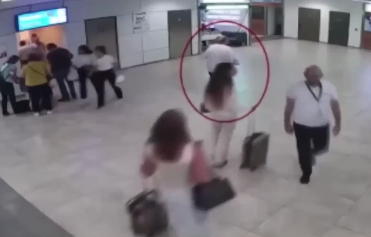 Предположительно, Екатерина зовёт мать "на помощь"