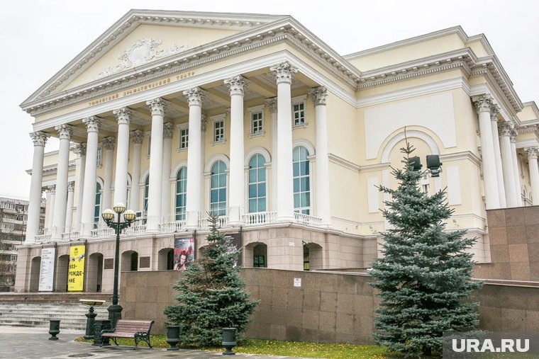     Показ спектаклей ТБДТ с участием Сергея Осинцева приостановили в 2024 году