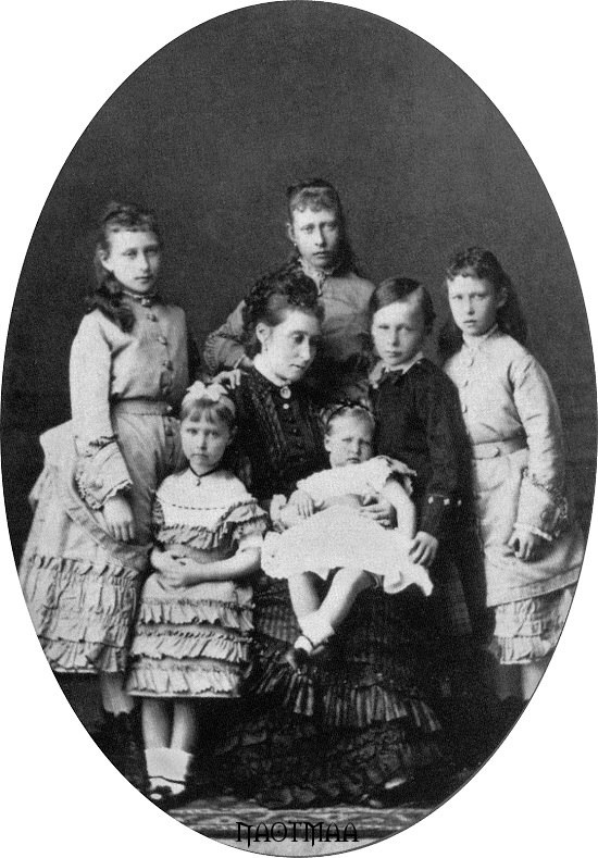 Великая герцогиня Гессенская с детьми