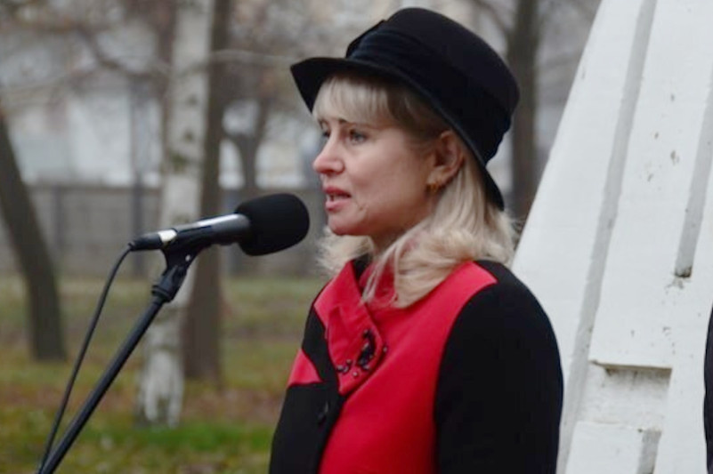    Елена Береговая на митинге в парке Комсомольцев-добровольцев (фото: Александр Германов, "Уезд. Вести Камышинского района")