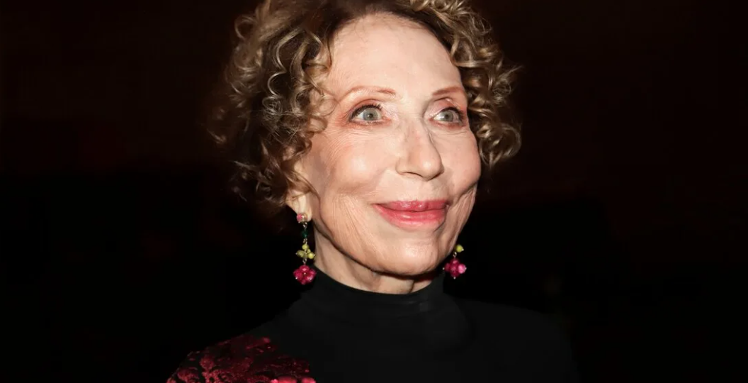 Инна Чурикова: неклассическая красота и как одежда подчёркивает личность, а не скрывает её