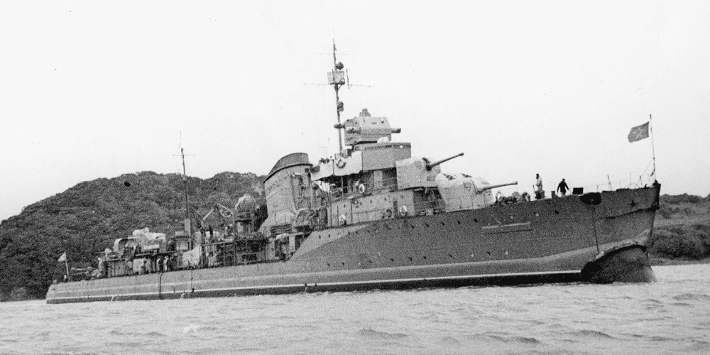 Один из трех эскадренных миноносцев пр. 7 Тихоокеанского флота, подготовленных
к переходу с Дальнего Востока в Баренцево море Северным морским путем. Июль 1942 года