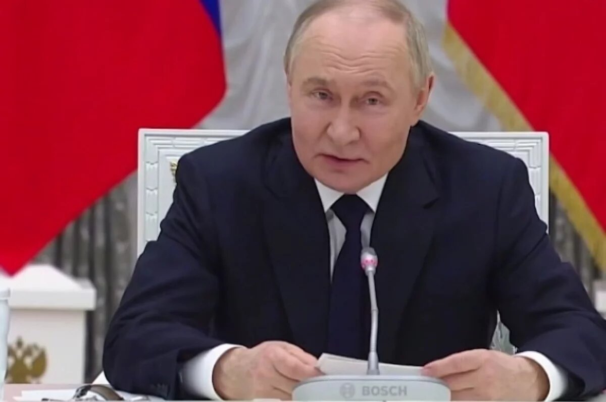    Путин: Россия строит атомные ледоколы на основе отечественных технологий