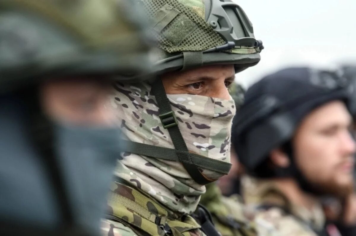    Российские бойцы эвакуировали восемь мирных жителей из Красноармейска