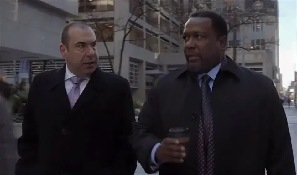 "Тебе повезло, что Меган Маркл - твоя экранная дочка." - "А что?" - "Запредельно ту-пень-ка-я" девочка... Источник кадра: en.kinorium.com