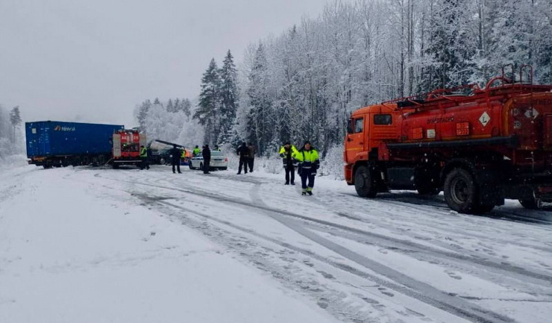    Трассу на месте смертельной аварии в Карелии перекрылиТелеграм-канал Олега Полякова