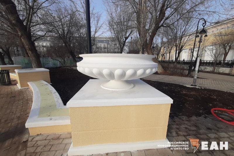    @ ЕАН / В сквере